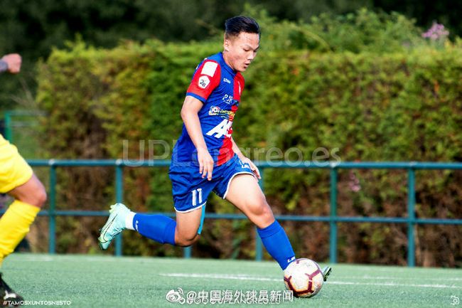 A：我觉得现在网络发达了，大家都在手机的后面，所以针对网络乱象，每个人还是要有责任心，要理性，不要从众，多传播正能量。